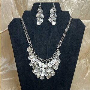 Silver tone with rhinestones
Waterfall style Necklace and earrings